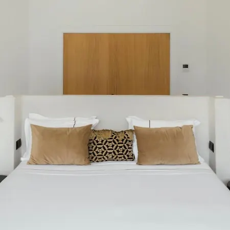Apartment House Di *