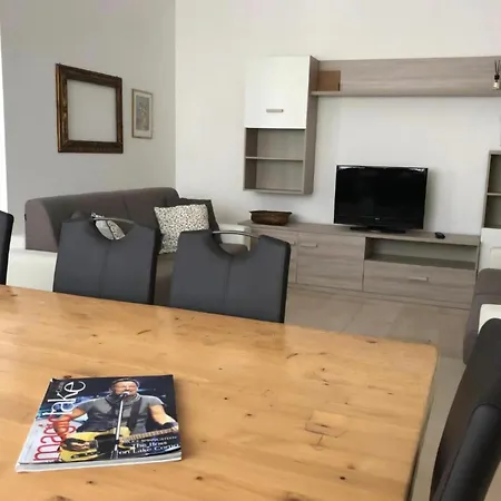 Apartment House Di
